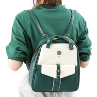 HE★VENS・天草シオンモデルのリュックの使用イメージ。