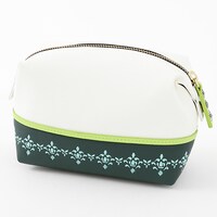 HE★VENS・天草シオンモデルのポーチ。