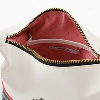 HE★VENS・日向大和モデルのポーチ。