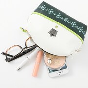 HE★VENS・天草シオンモデルのポーチ。