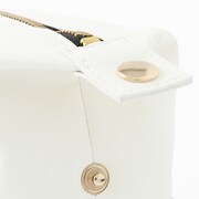 HE★VENS・天草シオンモデルのポーチ。