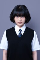 田中珠里扮する本郷ひと葉。