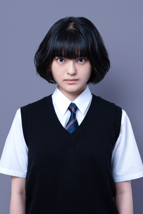 田中珠里扮する本郷ひと葉。