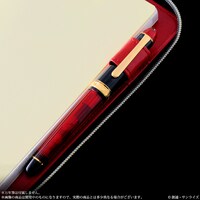 「機動戦士ガンダム シャア専用手帳2021」のペンホルダー。万年筆は付属しない。