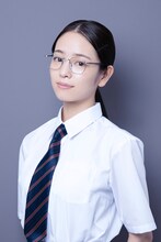 横田真悠扮する曾根崎り香。