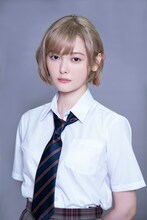 玉城ティナ扮する菅原新菜。