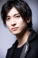 堕落王フェムト役の山本一慶。