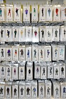 各シリーズから多数のアクリルスタンドも販売。