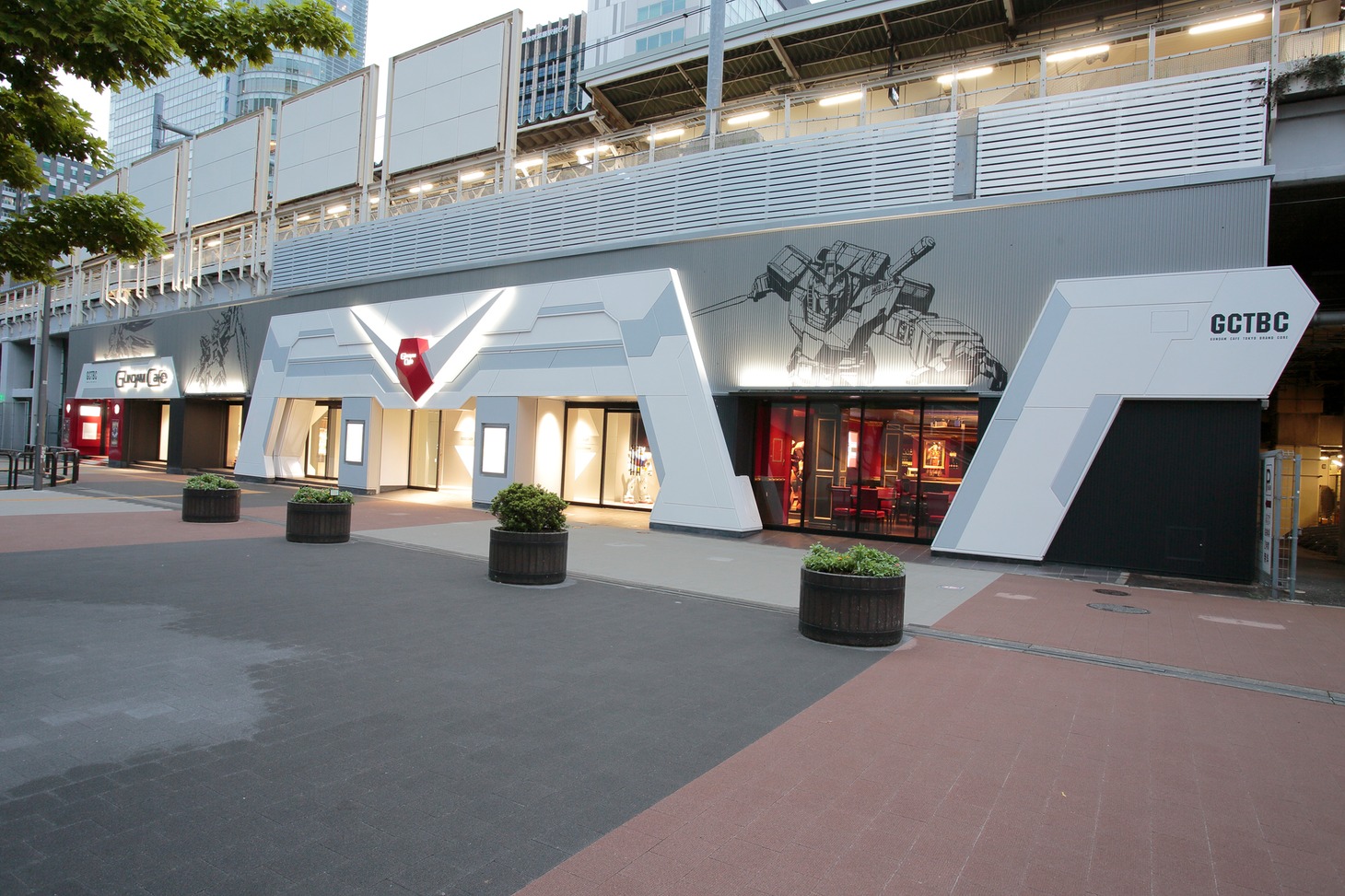 GUNDAM Cafe TOKYO BRAND COREの外観。