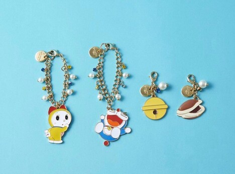 左2つが「サマンサベガ チャーム」、右2つが「サマンサベガ ファスナートップ」。