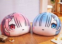 「Re:ゼロから始める異世界生活 ラム びっぐもちぷちまるっこソファクッション」と別売りの「Re:ゼロから始める異世界生活 レム びっぐもちぷちまるっこソファクッション」。