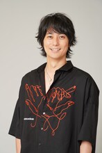 鮫島涼役の平岡祐太。