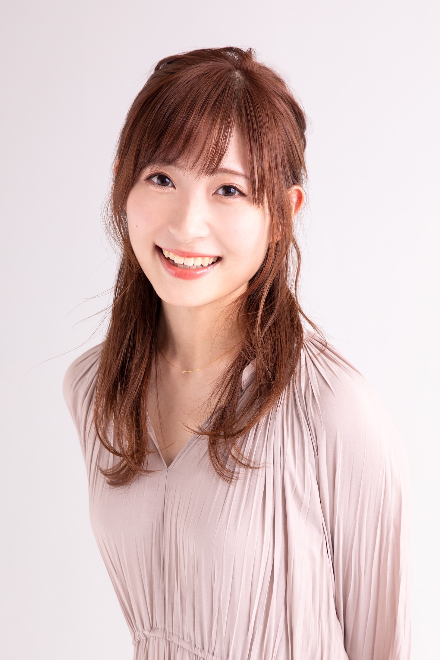 サリー役の白石晴香。