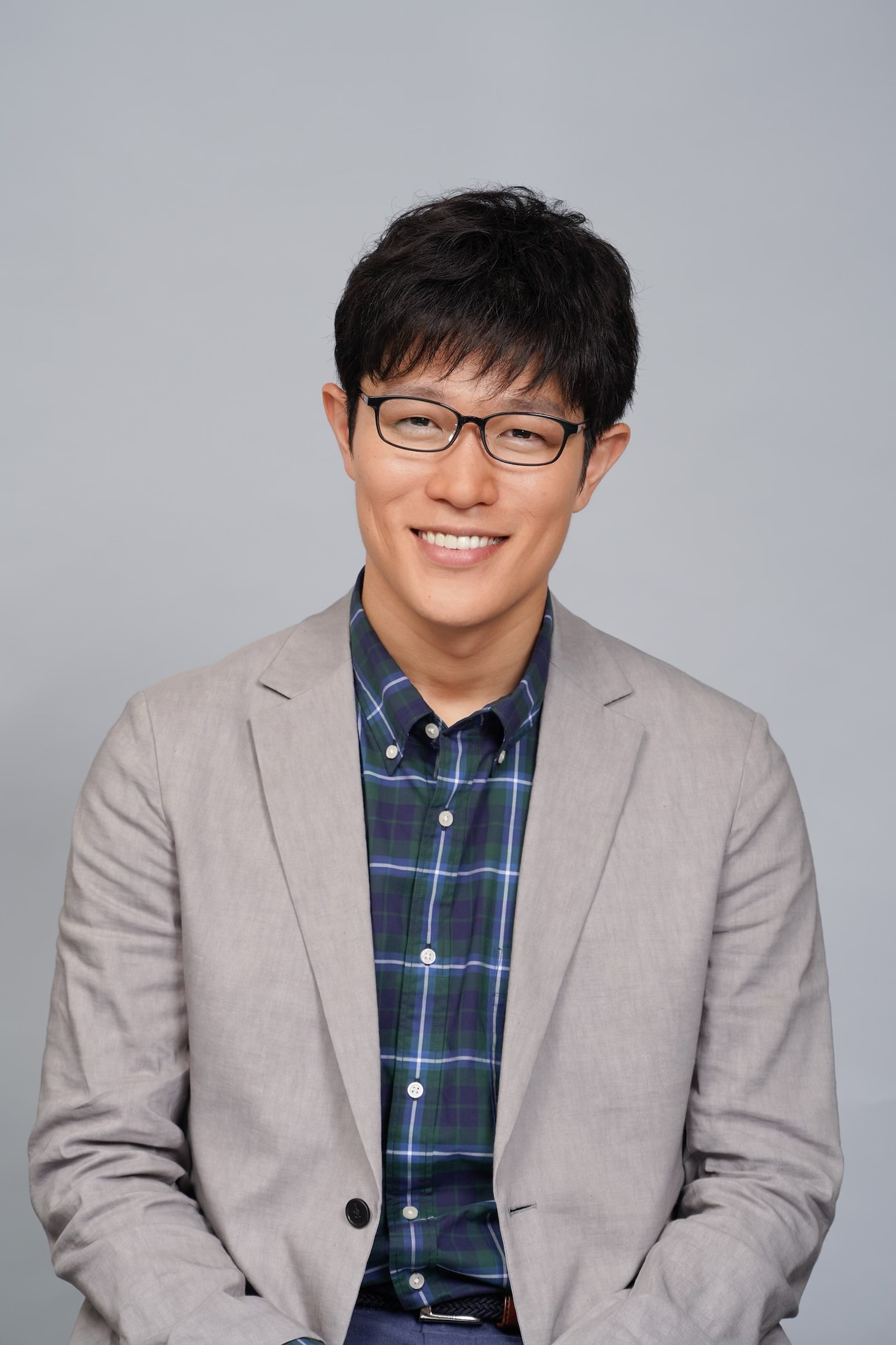 早坂哲朗役の鈴木亮平。