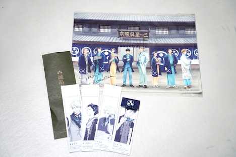 しおりとA4サイズのオリジナルペーパー。