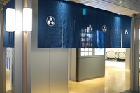 三つ星呉服店と誠品生活日本橋がコラボした暖簾。