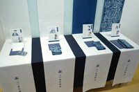 マスク、手ぬぐいの展示コーナー。