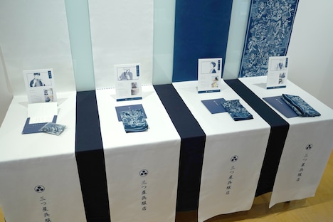 マスク、手ぬぐいの展示コーナー。