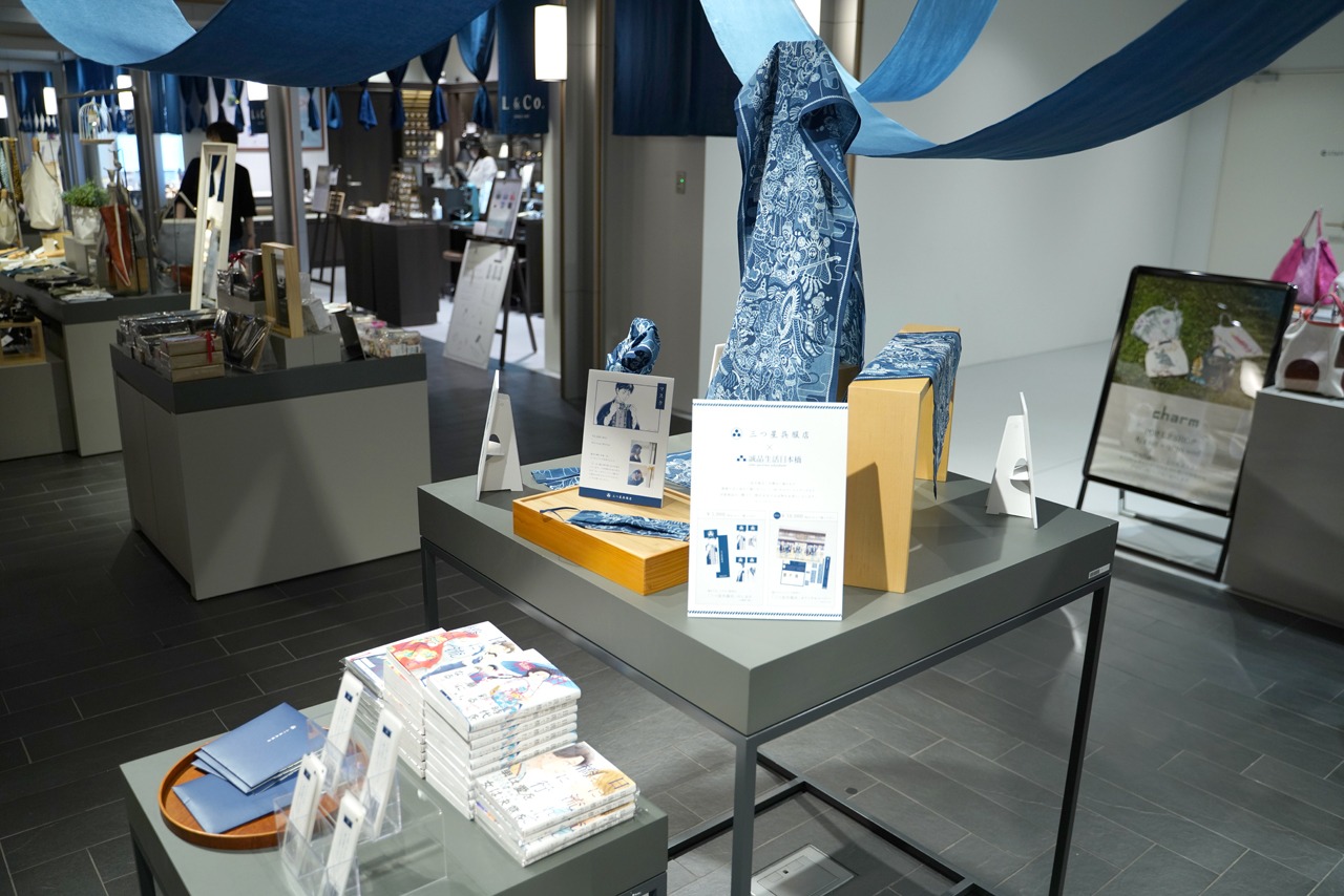 マスク、手ぬぐいの展示コーナー。