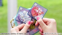 「アイカツプラネット！」の実写パートより、ドレスの妖精・ドレシアが宿るアイテム「スイング」。