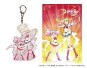 店頭で販売される「ポストカードつきアクリルキーホルダー」。