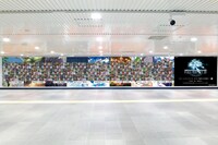 渋谷駅の東急田園都市線渋谷道玄坂ハッピーボードBのピールオフ時。