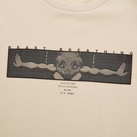 「KIDS TVアニメ『鬼滅の刃』 UT・伊之助」胸部のデザイン。