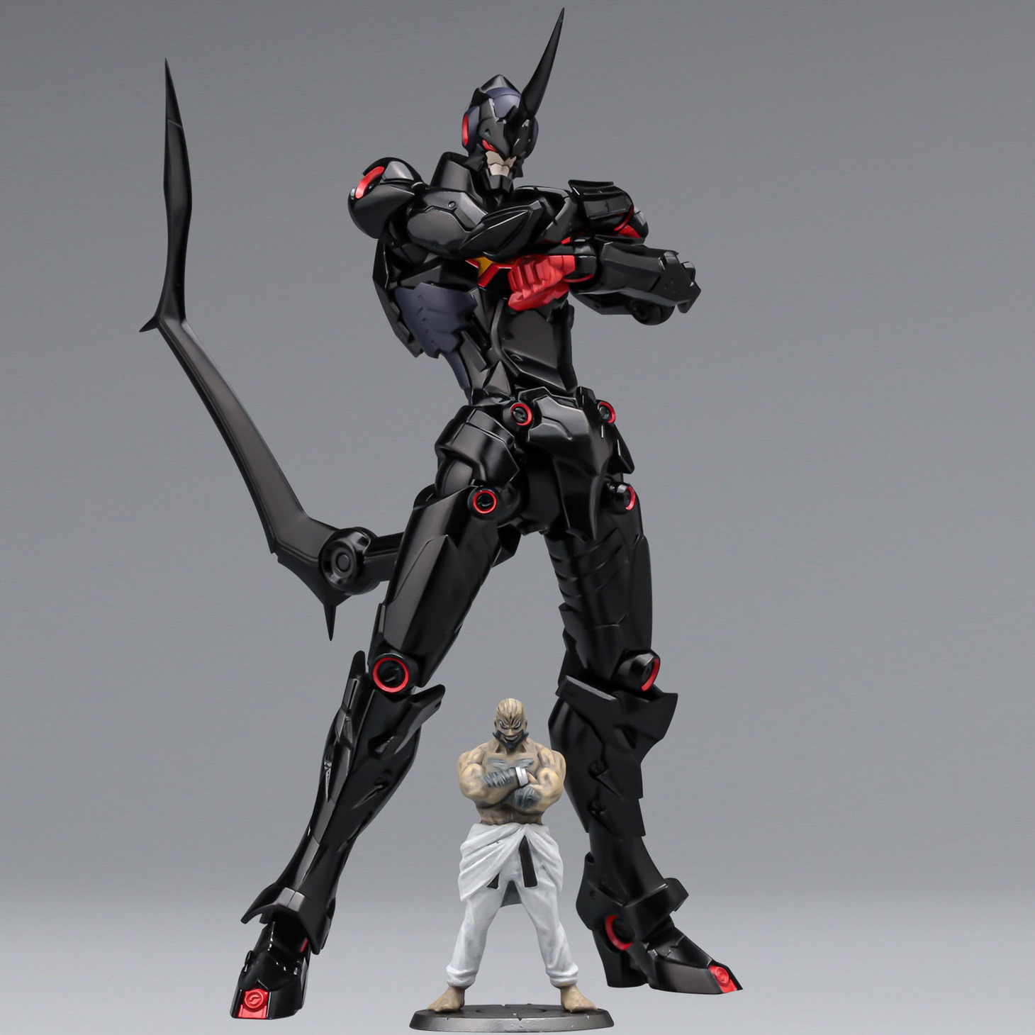 「プライオボット 天元突破グレンラガン ラゼンガン」と付属するロージェノムのフィギュア。