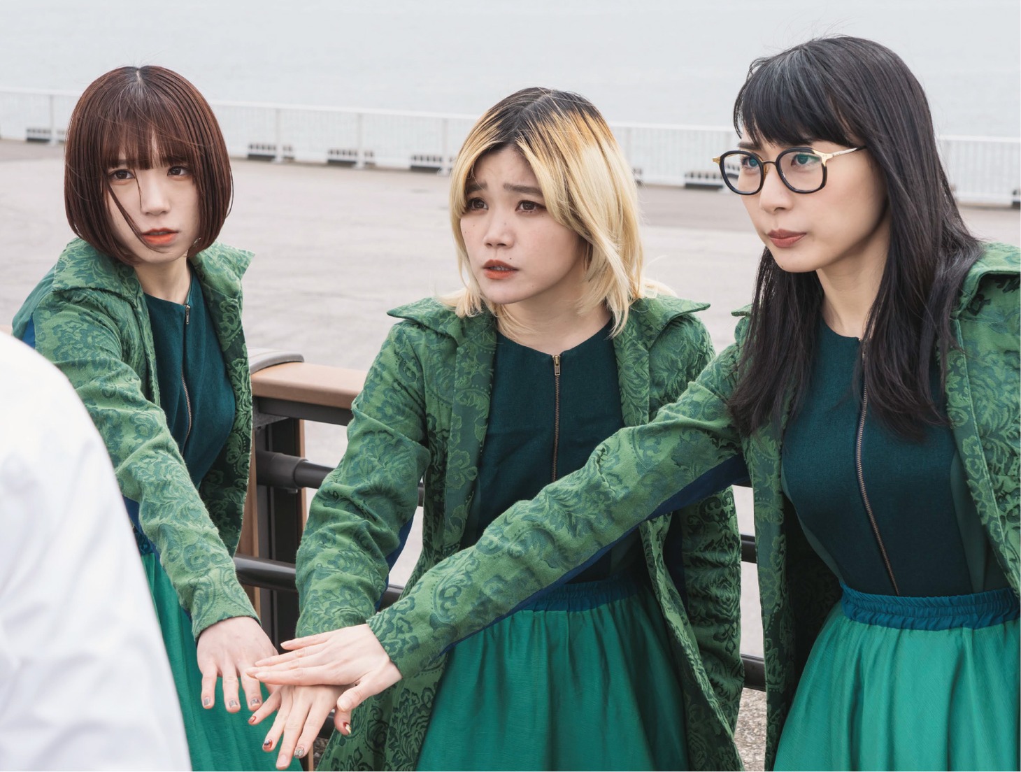 左からアユニ・D、セントチヒロ・チッチ、ハシヤスメ・アツコ。 (c)「浦安鉄筋家族」製作委員会