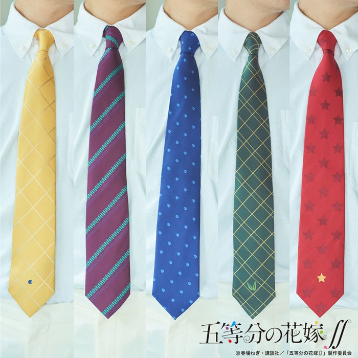 「五等分の花嫁∫∫×HTML ZERO3Sister Symbolic Tie」着用イメージ。