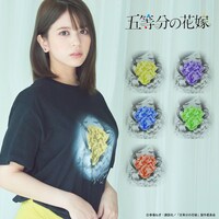 「五等分の花嫁×HTML ZERO3Bouquet S/S Tee」着用イメージ。
