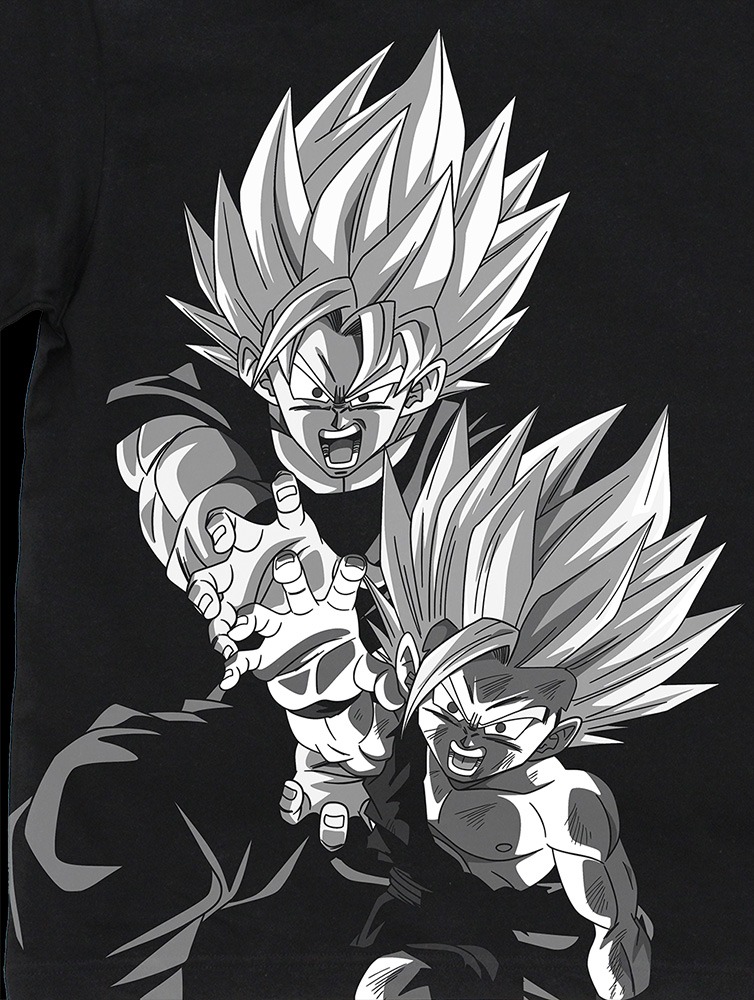 「親子かめはめ波 オールプリントTシャツ」の絵柄。(c)バードスタジオ／集英社・東映アニメーション