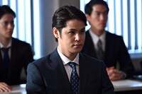 TVドラマ「半沢直樹」より、宮野真守演じる古谷。