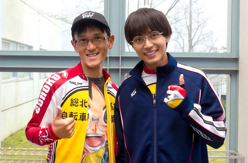 渡辺航と実写映画版で小野田坂道を演じる永瀬廉。