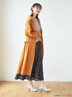 「おジャ魔女どれみ フーディーロングガウン」はづきモデルの着用イメージ。