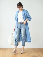 「おジャ魔女どれみ フーディーロングガウン」あいこモデルの着用イメージ。