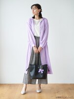 「おジャ魔女どれみ フーディーロングガウン」おんぷモデルの着用イメージ。