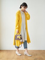 「おジャ魔女どれみ フーディーロングガウン」ももこモデルの着用イメージ。