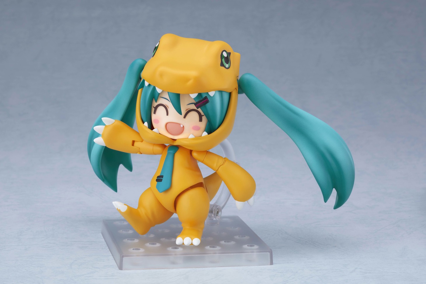 表情パーツ「笑顔」を付けた「ねんどろいど 初音ミク きぐるみアグモンVer.」。