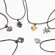 「コードギアス 反逆のルルーシュ」をイメージしたペンダント。