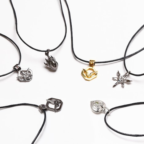 「コードギアス 反逆のルルーシュ」をイメージしたペンダント。