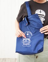 エコバッグの使用イメージ。