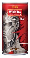 「進撃の巨人」と缶コーヒー「ワンダ モーニングショット」の限定缶。