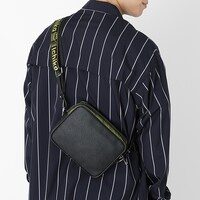 中野一花モデルのバッグ使用イメージ。