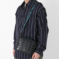 中野三玖モデルのバッグの使用イメージ。