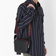 中野五月モデルのバッグの使用イメージ。