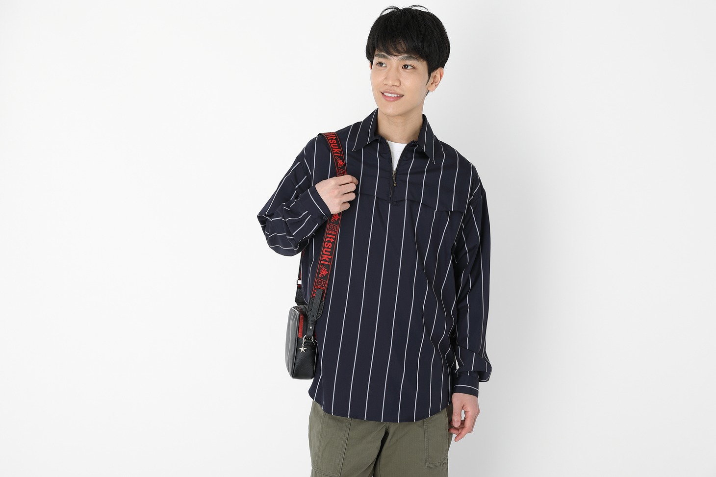 中野五月モデルのバッグの使用イメージ。