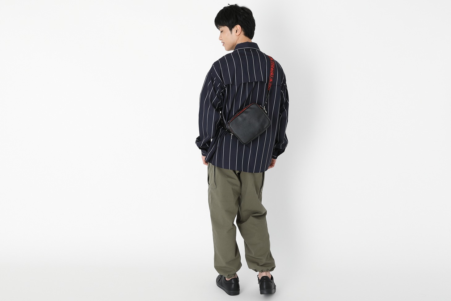 中野五月モデルのバッグの使用イメージ。