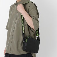 中野四葉モデルのバッグの使用イメージ。