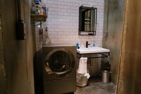 恭一の部屋の洗面スペース。